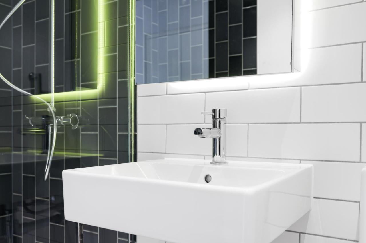 Cave Apartments Лондон Екстериор снимка
