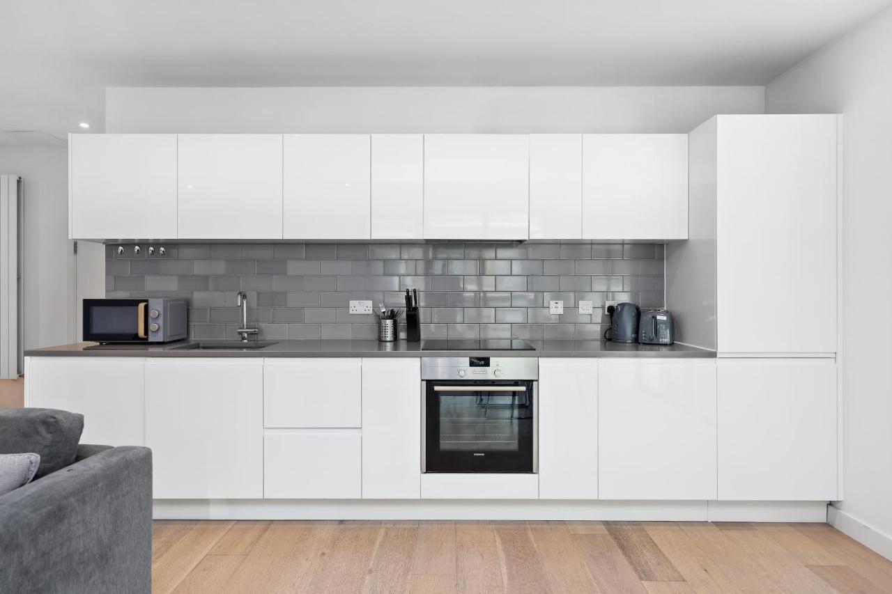 Cave Apartments Лондон Екстериор снимка