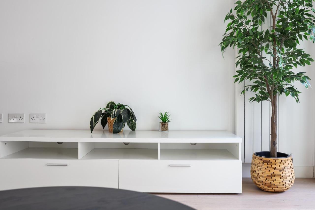 Cave Apartments Лондон Екстериор снимка